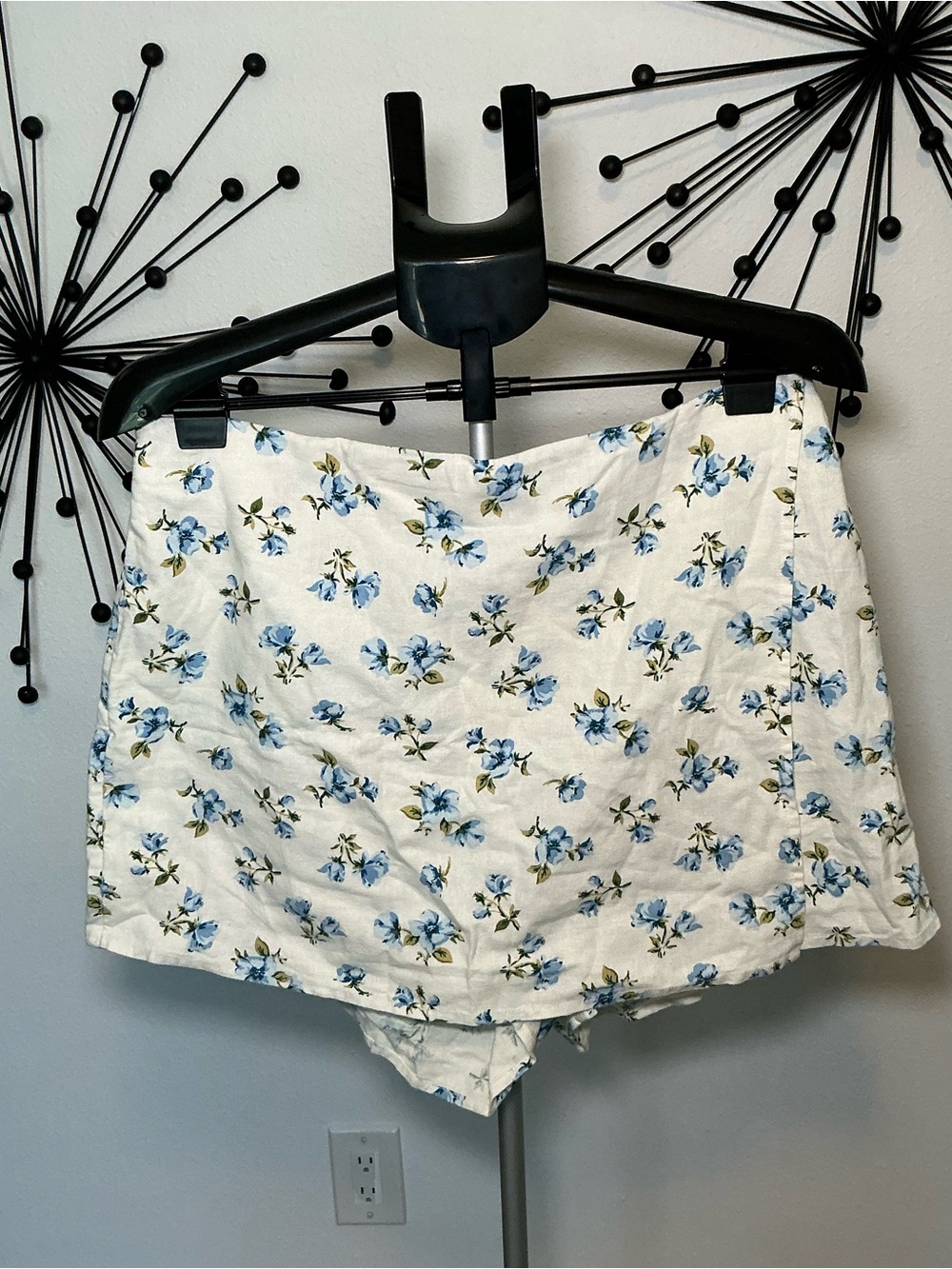 Old Navy Blue Floral Skort Size Large